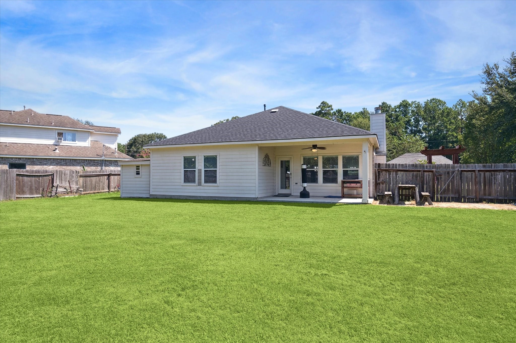 8 Pineway Conroe, TX 77304 - Photo 18 of 20 a front view of a house with a garden