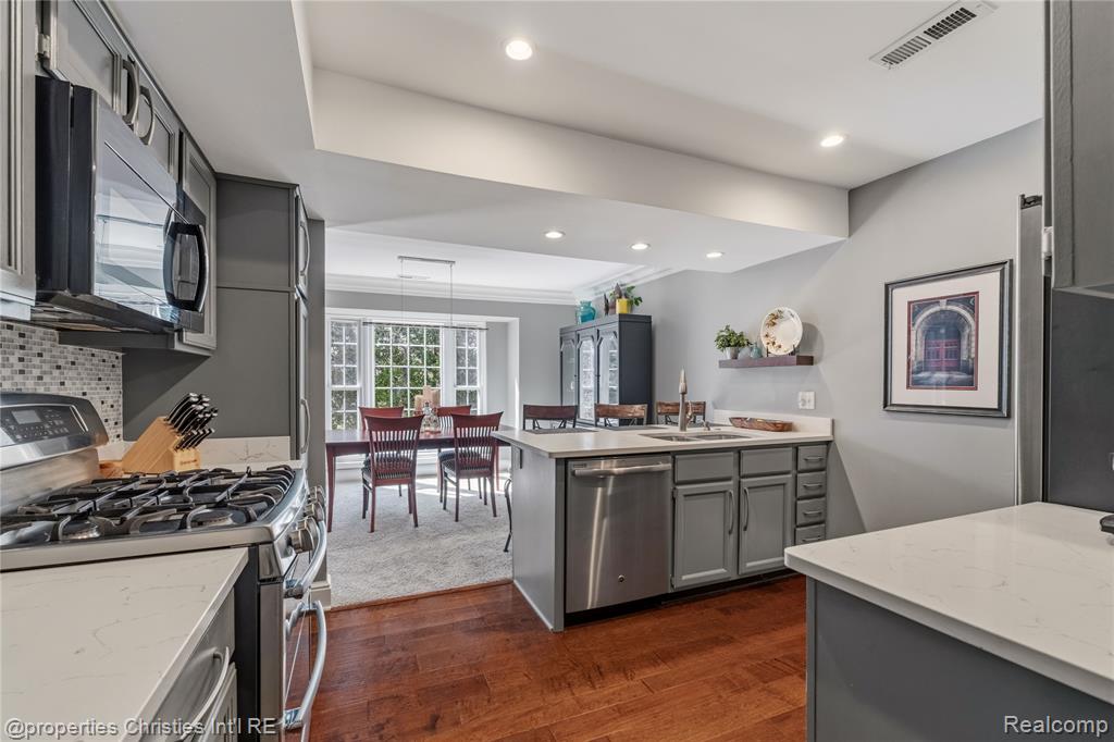 1695 Huntington Park Rochester Hills, MI 48309 - Photo 23 of 54