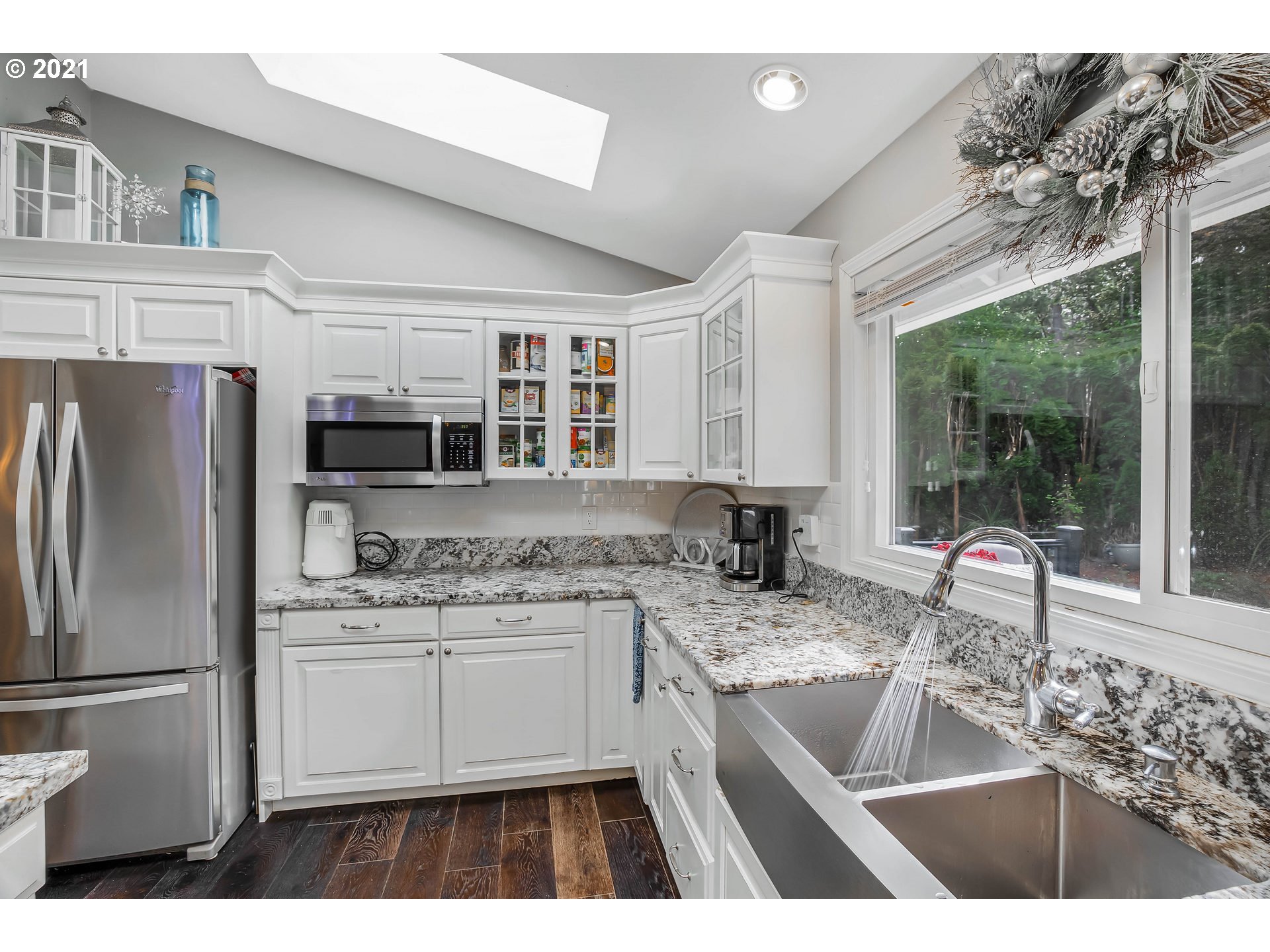 9715 Southwest Quail Post Road Portland, OR 97219 - Photo 13 of 29 Gallery Image 13