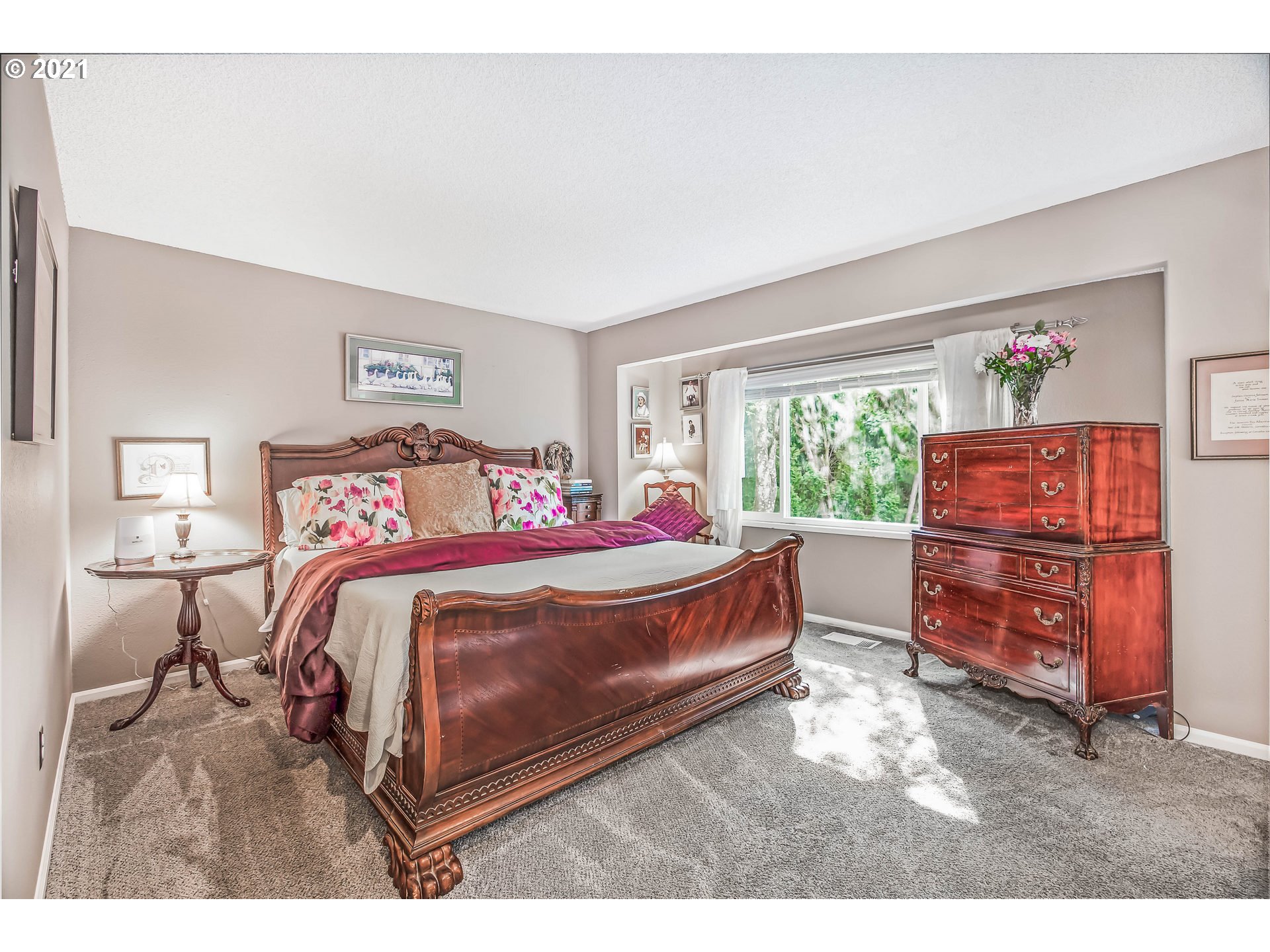 9715 Southwest Quail Post Road Portland, OR 97219 - Photo 15 of 29 Gallery Image 15