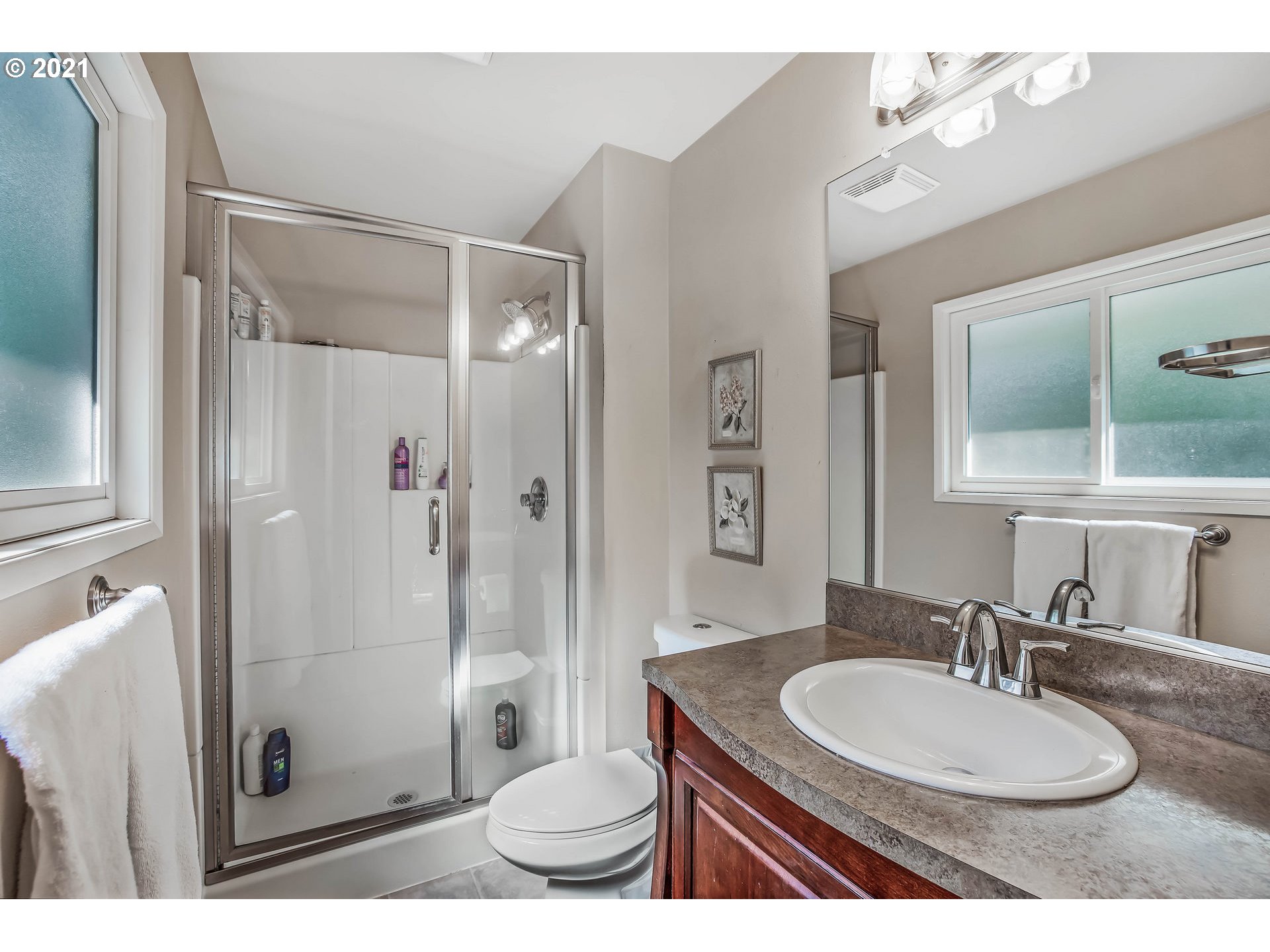 9715 Southwest Quail Post Road Portland, OR 97219 - Photo 17 of 29 Gallery Image 17