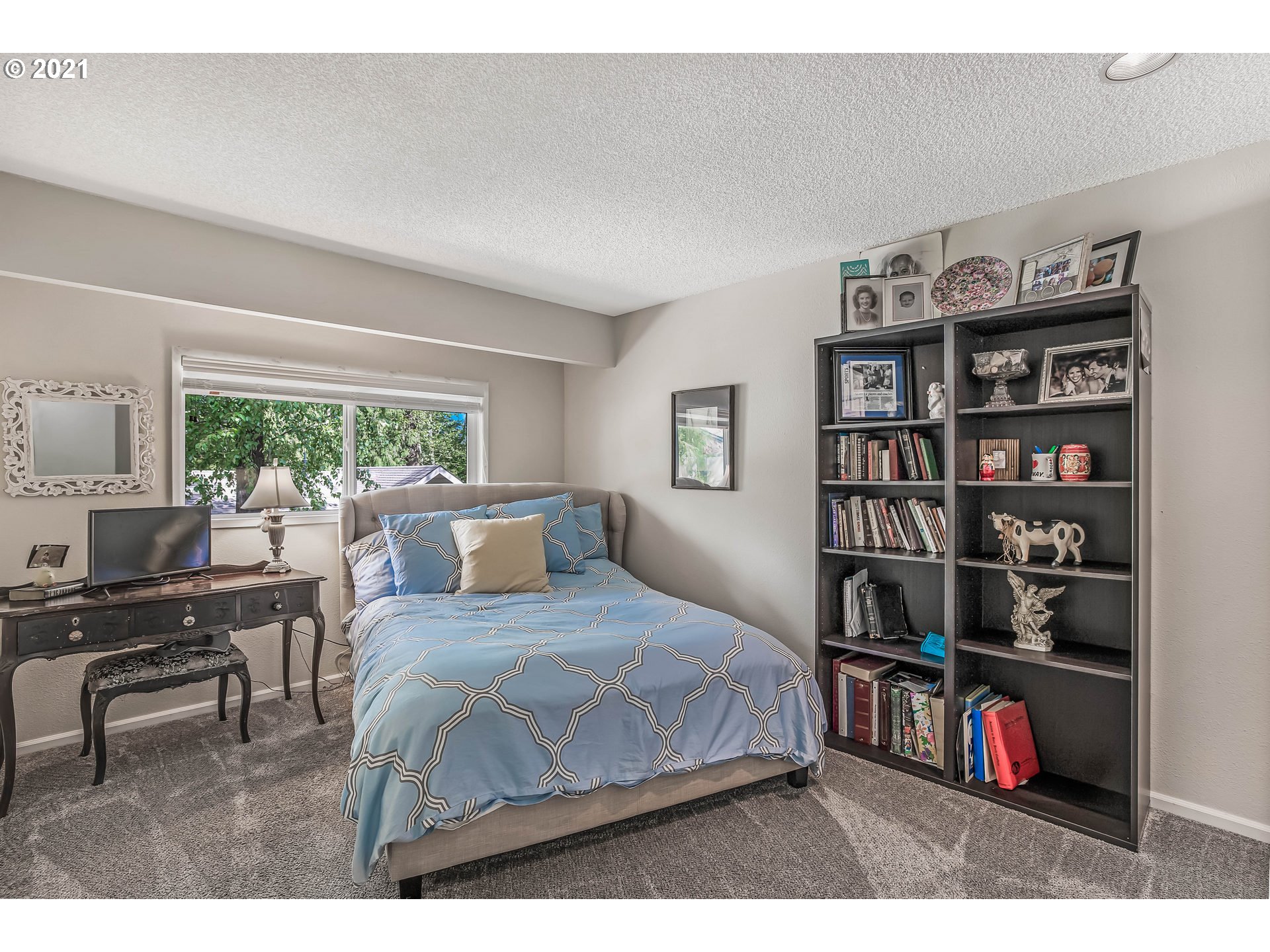 9715 Southwest Quail Post Road Portland, OR 97219 - Photo 18 of 29 Gallery Image 18