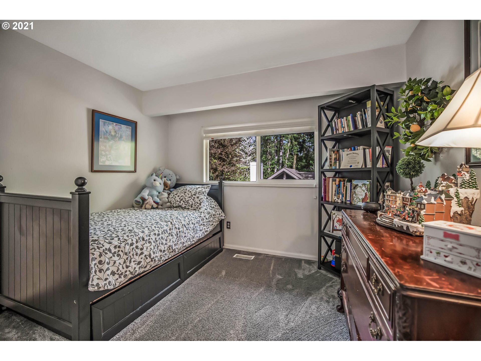 9715 Southwest Quail Post Road Portland, OR 97219 - Photo 19 of 29 Gallery Image 19