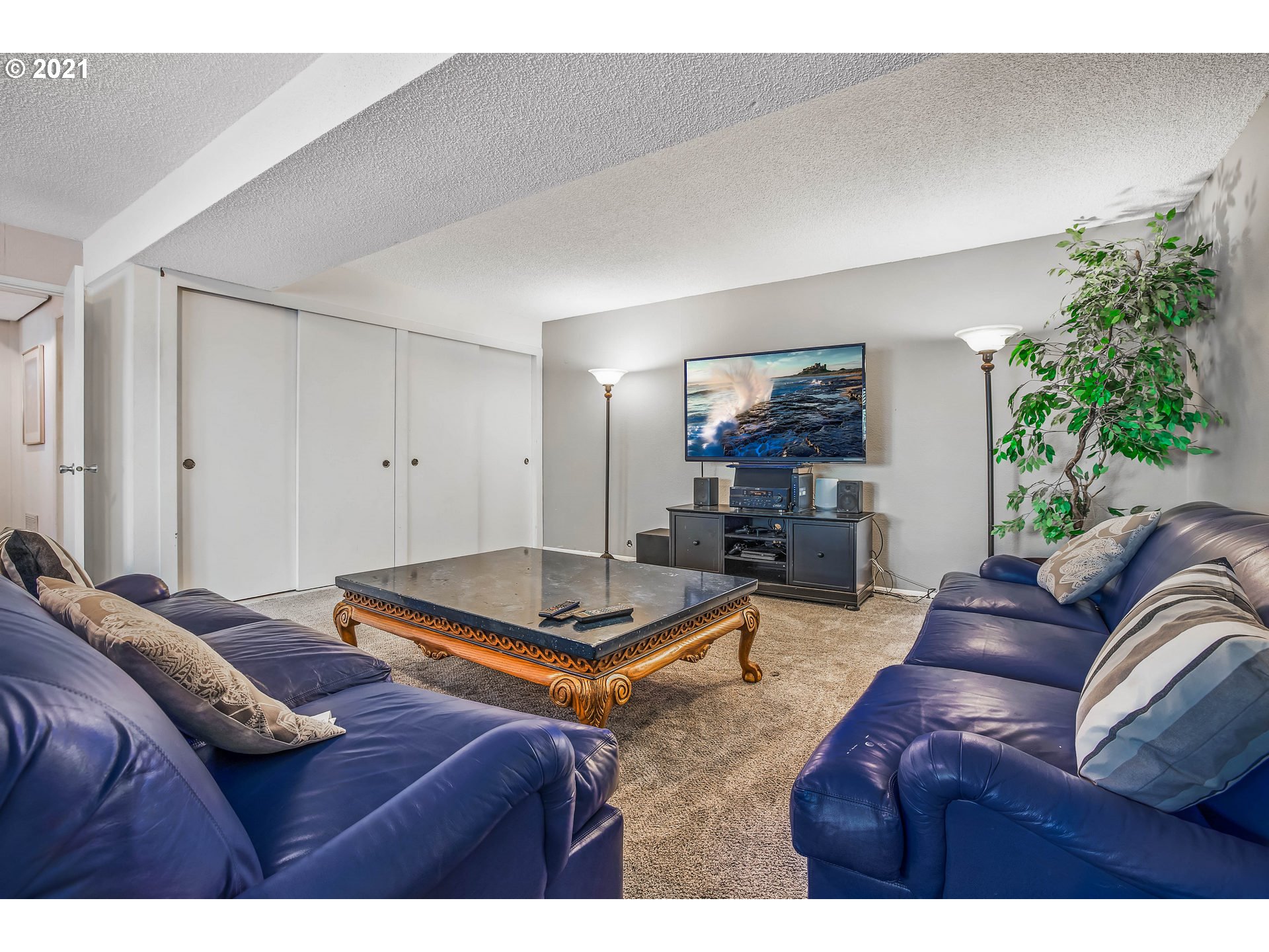 9715 Southwest Quail Post Road Portland, OR 97219 - Photo 20 of 29 Gallery Image 20