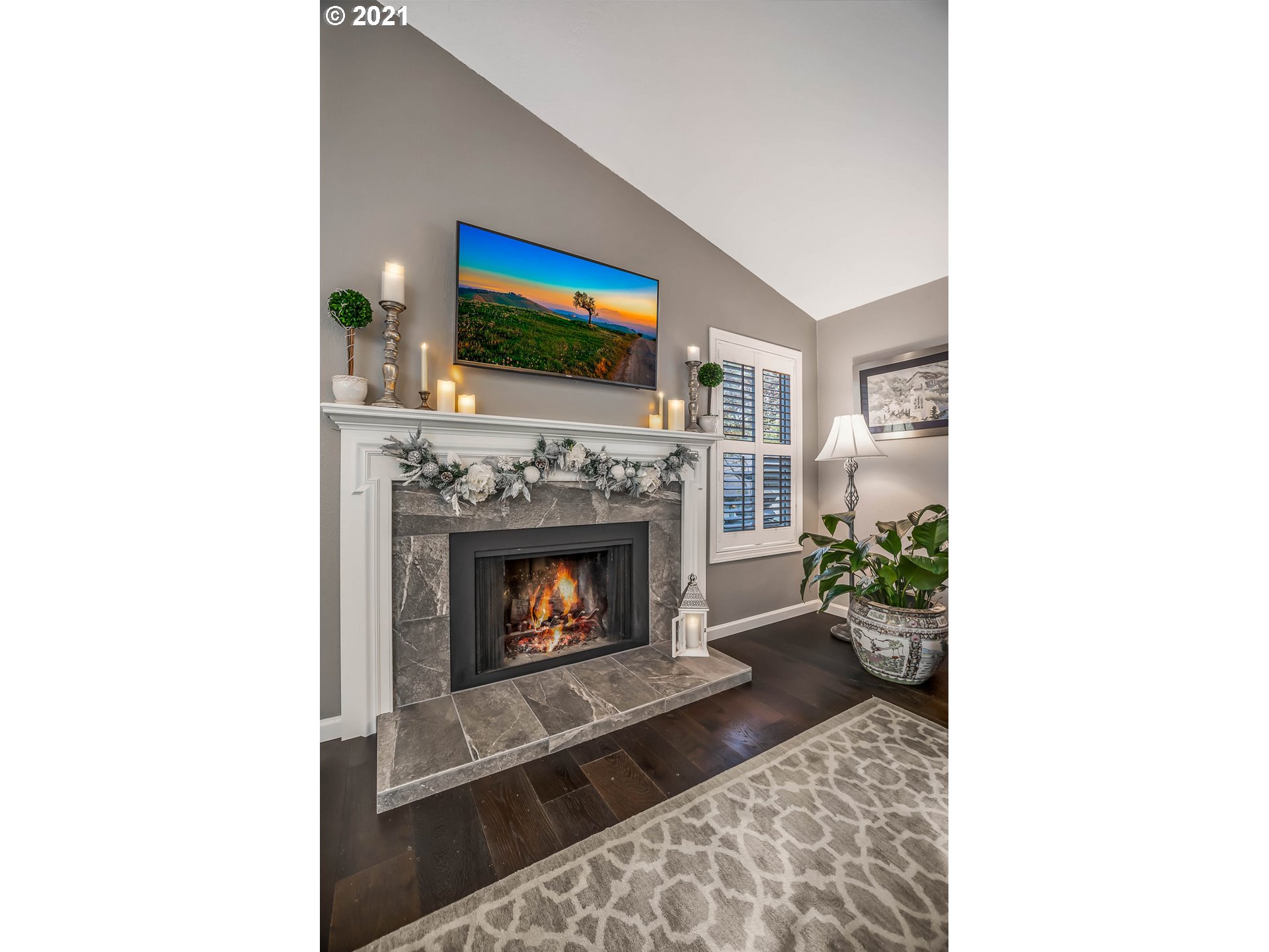 9715 Southwest Quail Post Road Portland, OR 97219 - Photo 9 of 29 Gallery Image 9