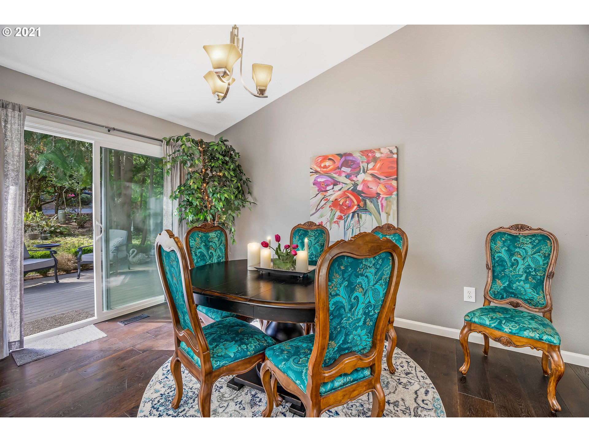 9715 Southwest Quail Post Road Portland, OR 97219 - Photo 10 of 29 Gallery Image 10