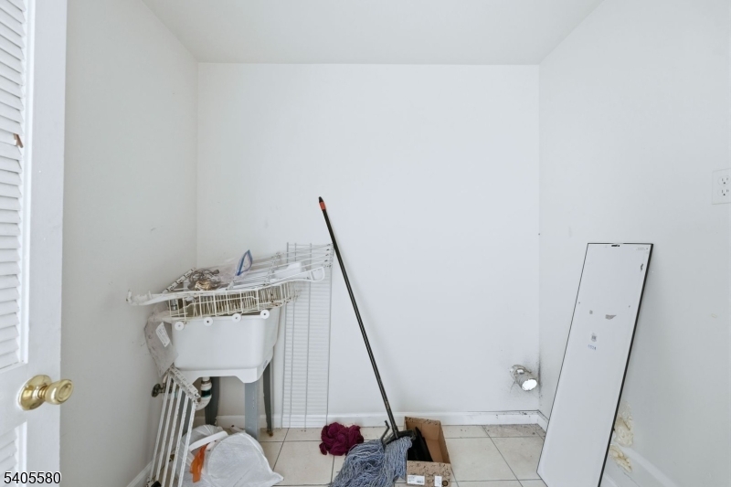 303 West Runyon Street Newark, NJ 07108 - Photo 12 of 26