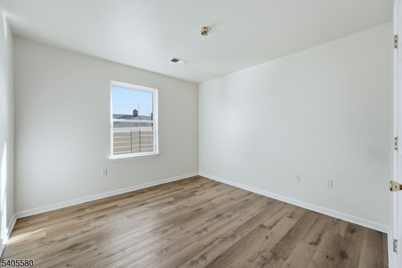 303 West Runyon Street Newark, NJ 07108 - Photo 14 of 26