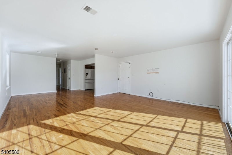 303 West Runyon Street Newark, NJ 07108 - Photo 4 of 26