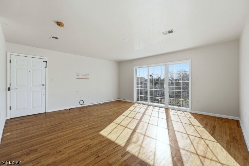 303 West Runyon Street Newark, NJ 07108 - Photo 5 of 26