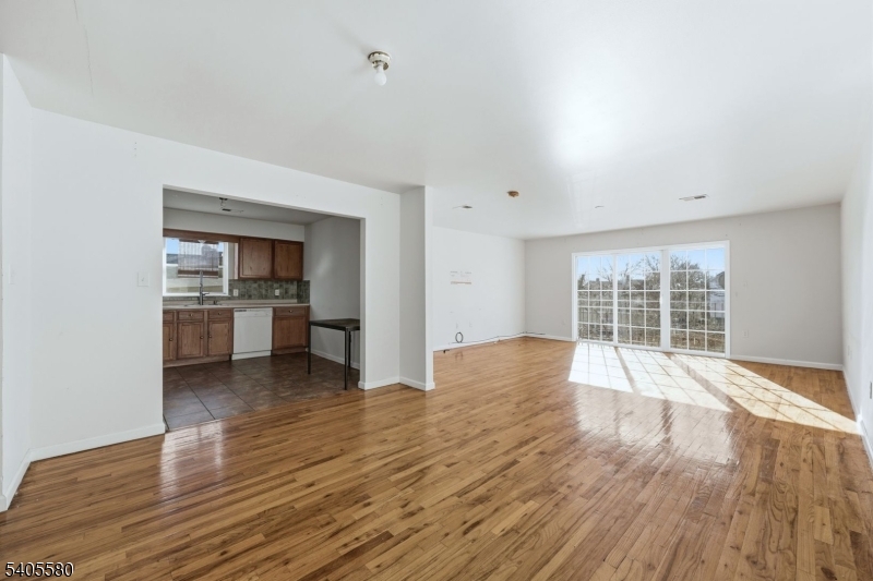 303 West Runyon Street Newark, NJ 07108 - Photo 7 of 26