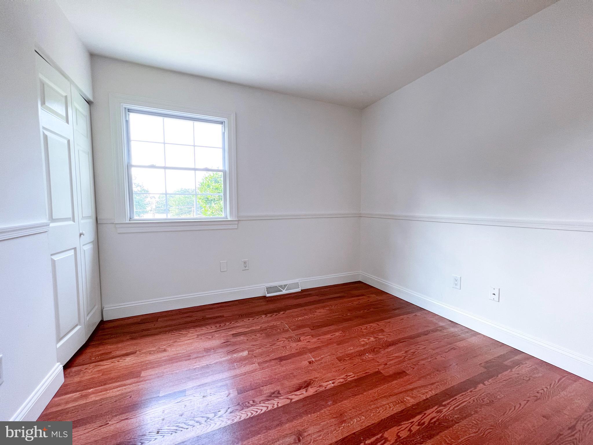 8305 Rolling Road Manassas, VA 20110 - Photo 7 of 57 Gallery Image 7