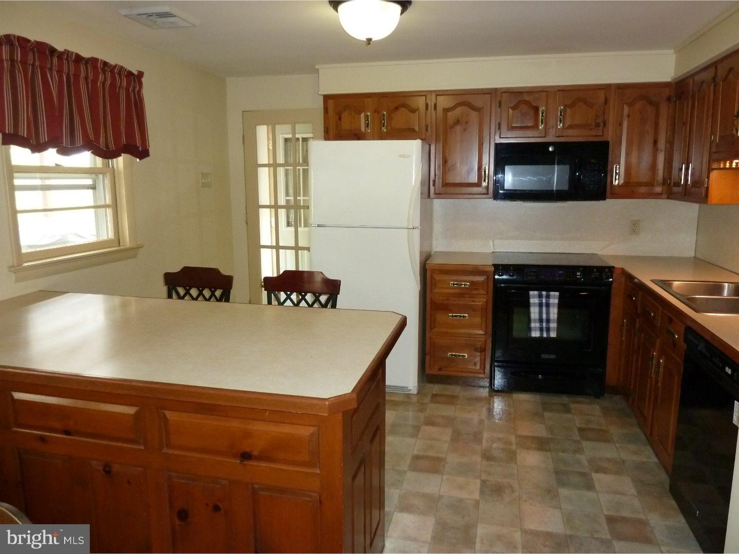 748 Store Road Harleysville, PA 19438 - Photo 5 of 24 Kitchen