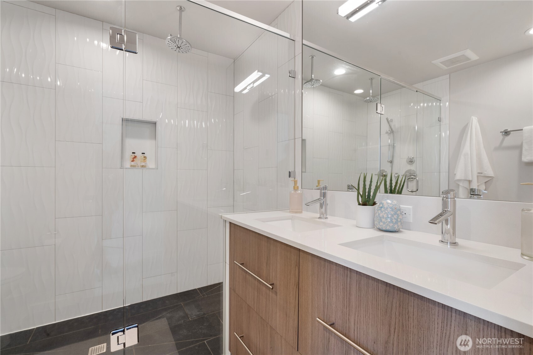 115 27th Avenue East, Unit D Seattle, WA 98112 - Photo 7 of 25