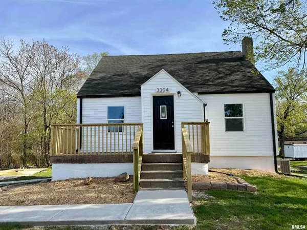 $129,000 | 3304 East Washington Street, East Peoria, IL 61611