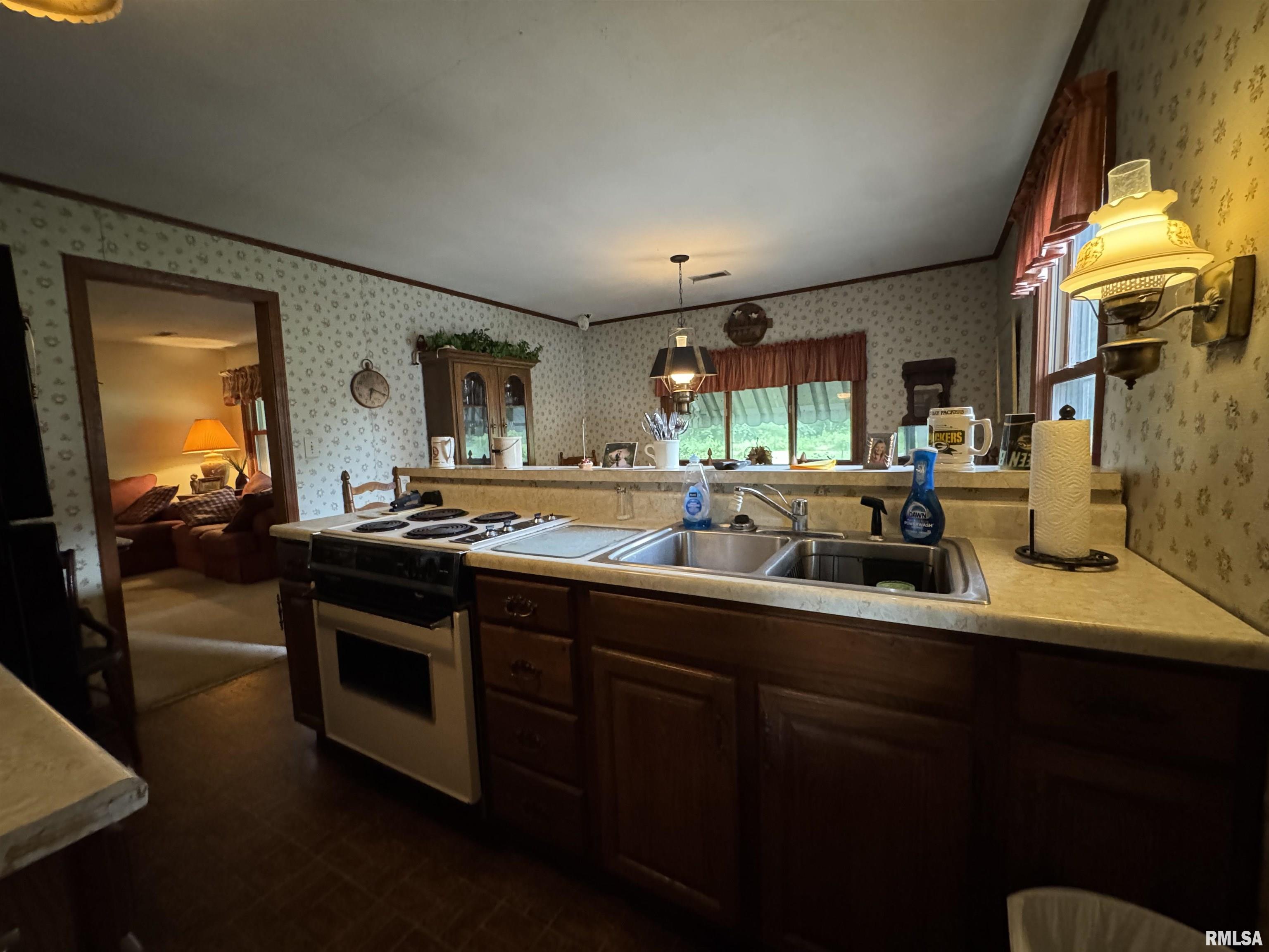 6924 Garden View Lane Springfield, IL 62712 - Photo 8 of 37
