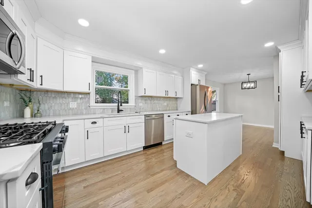 $579,850 | 1404 Birch Drive, Mount Prospect, IL 60056