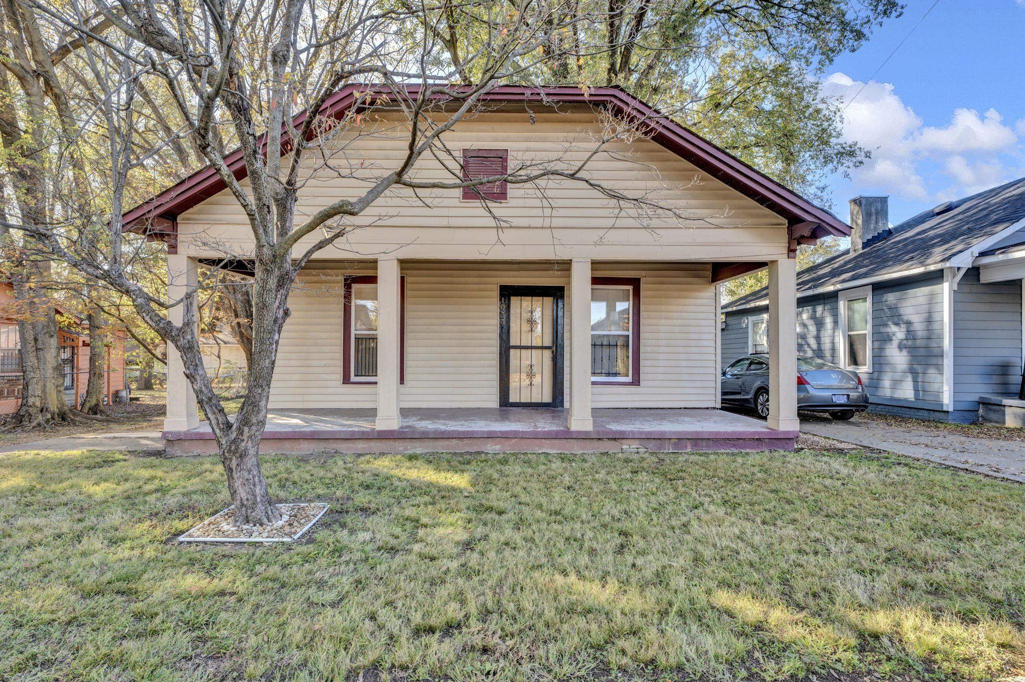 1033 Bruce Street Memphis, TN 38104 - Photo 6 of 19 a front view of a house with garden