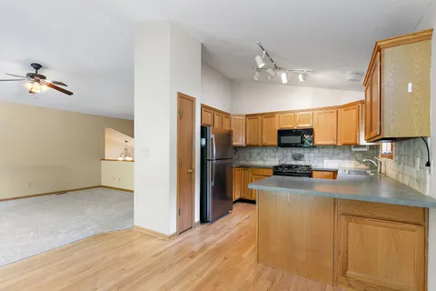 $400,000 | 30 South Grant Street, North Aurora, IL 60542