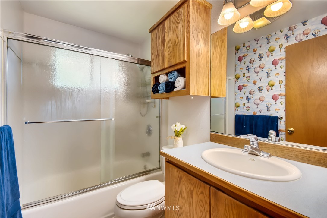 2411 172nd Place Southeast Bothell, WA 98012 - Photo 6 of 25 Gallery Image 6
