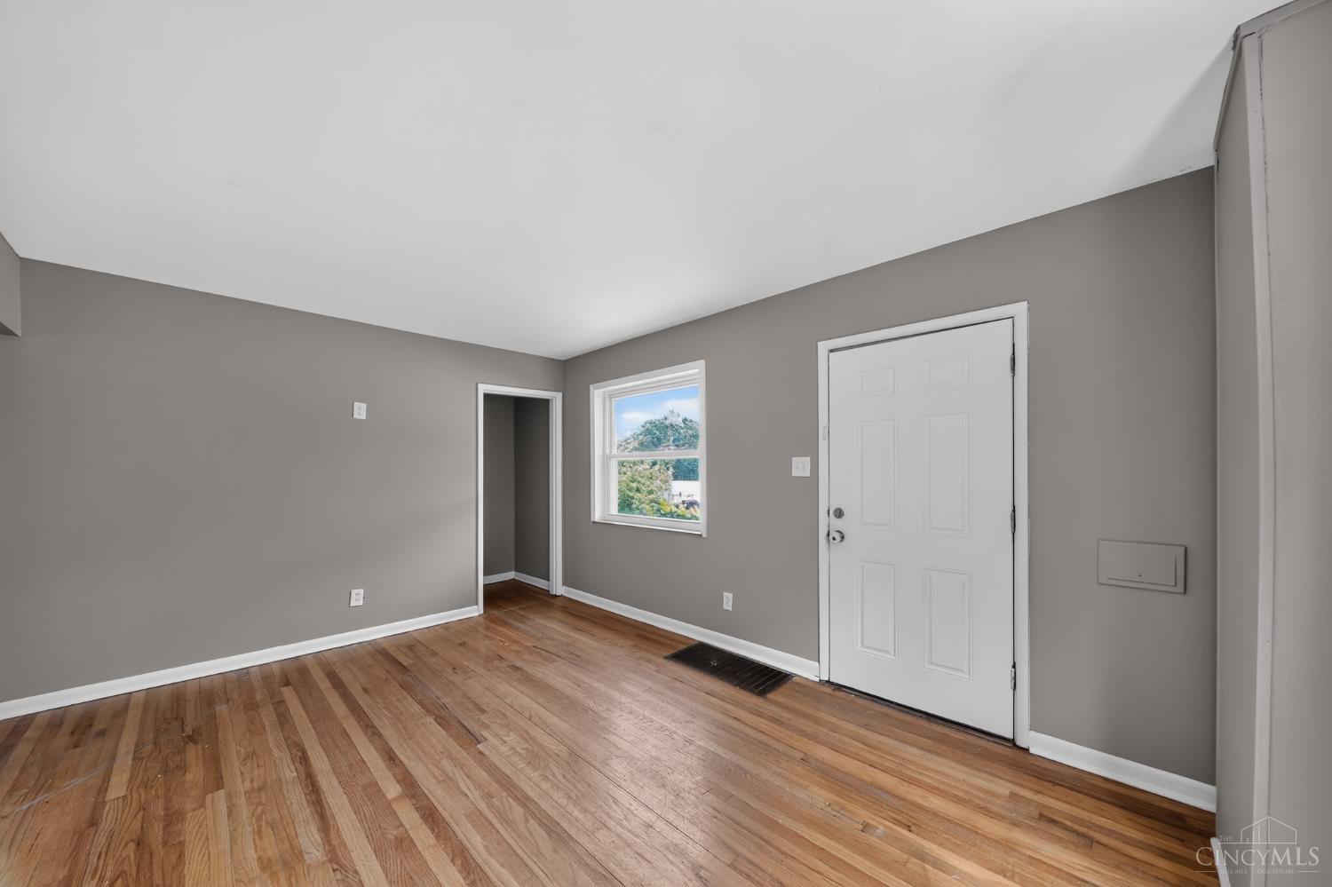 1119 Anderson Ferry Road Cincinnati, OH 45238 - Photo 8 of 31