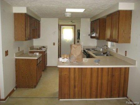 1650 South Boulevard Rochester, MI 48309 - Photo 4 of 10 07-15-10 (19)