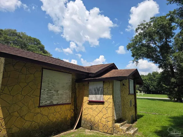 a view of a garden with trees