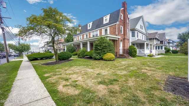 $3,400 | 87 Maple Avenue, Unit 2, Red Bank, NJ 07701