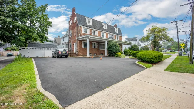 $3,400 | 87 Maple Avenue, Unit 2, Red Bank, NJ 07701