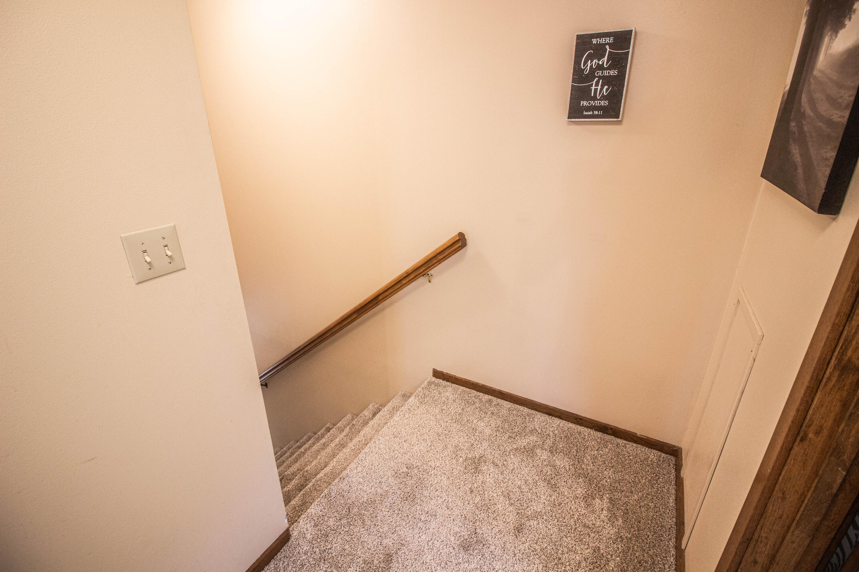 518 Steepleview Road, Unit 520 Newburg, WI 53095 - Photo 33 of 56 Right Side (518) - Hallway