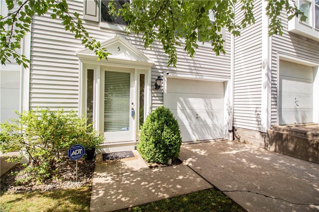 5 Hemingway Street Pittsburgh, PA 15213 - Photo 2 of 25 Front level entry