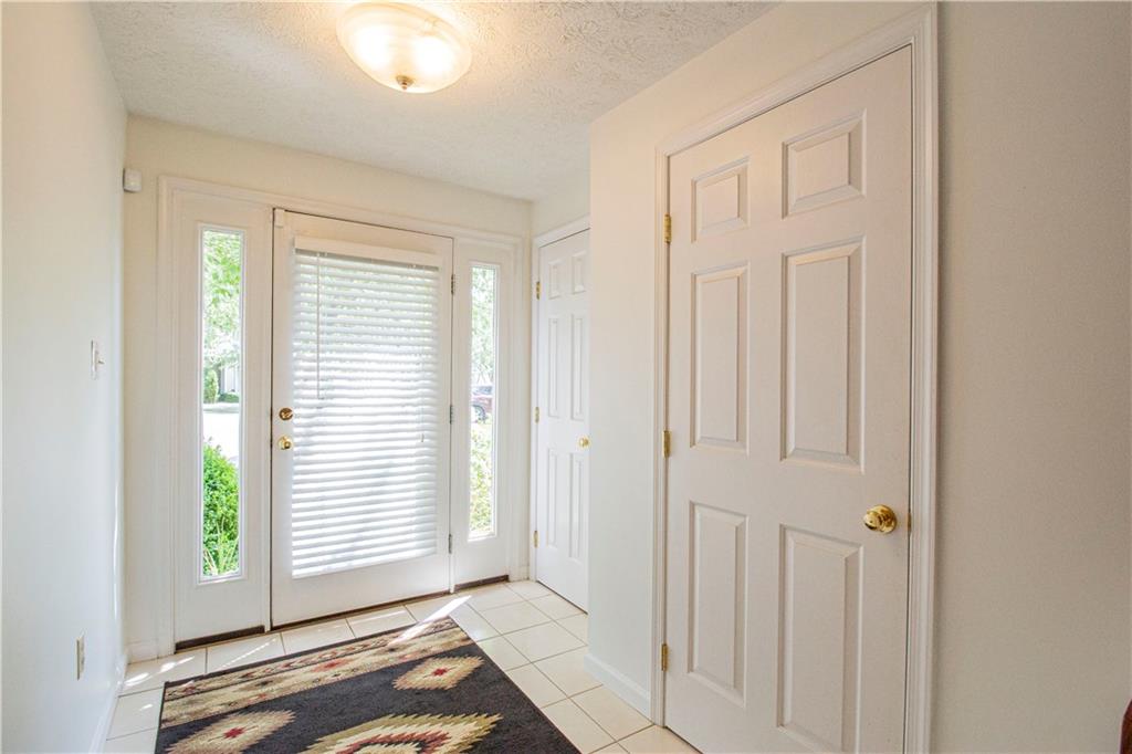 5 Hemingway Street Pittsburgh, PA 15213 - Photo 3 of 25 Entry way with closet and powder room