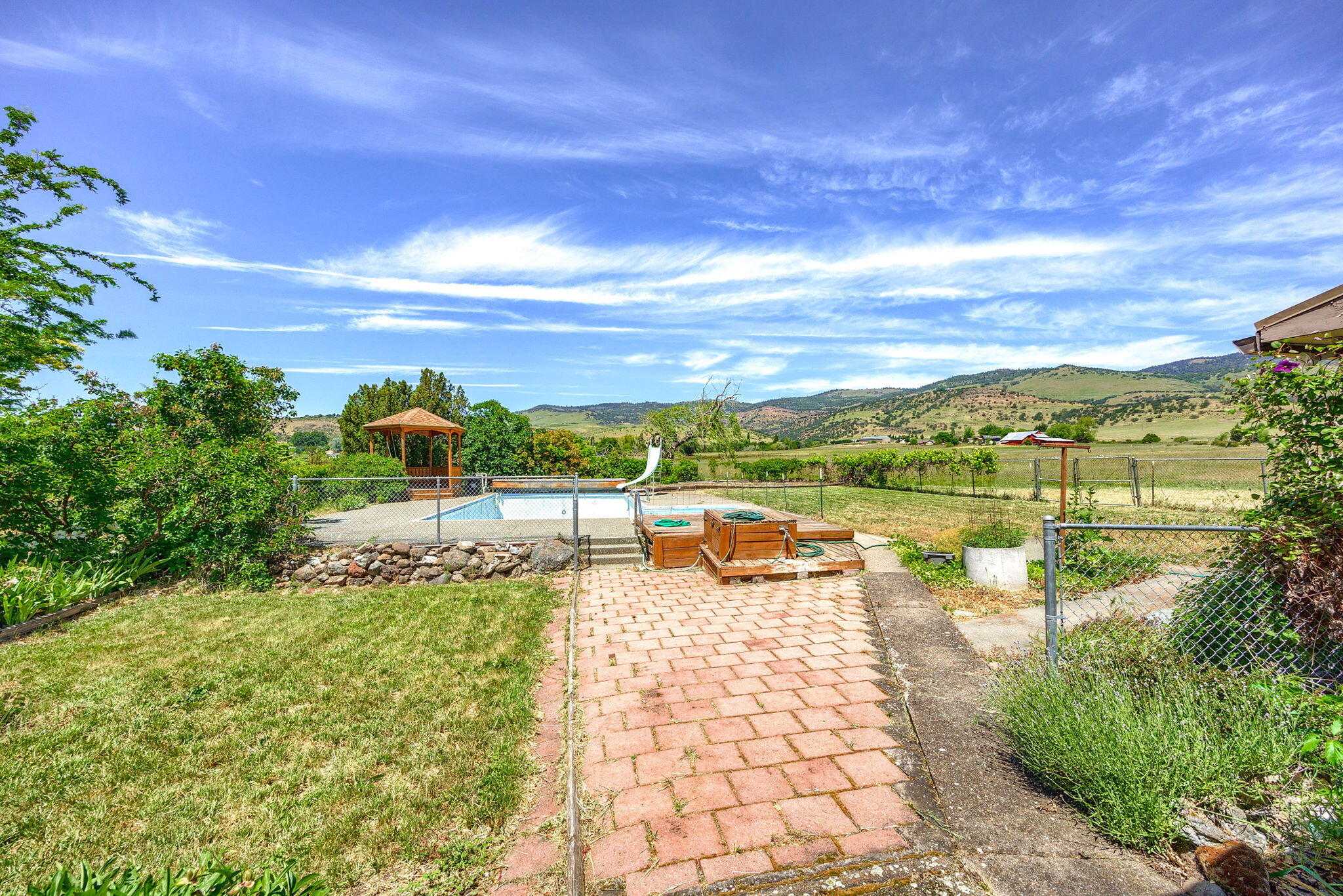 737 East Valley View Road Ashland, OR 97520 - Photo 50 of 63 ApxEVV (34)