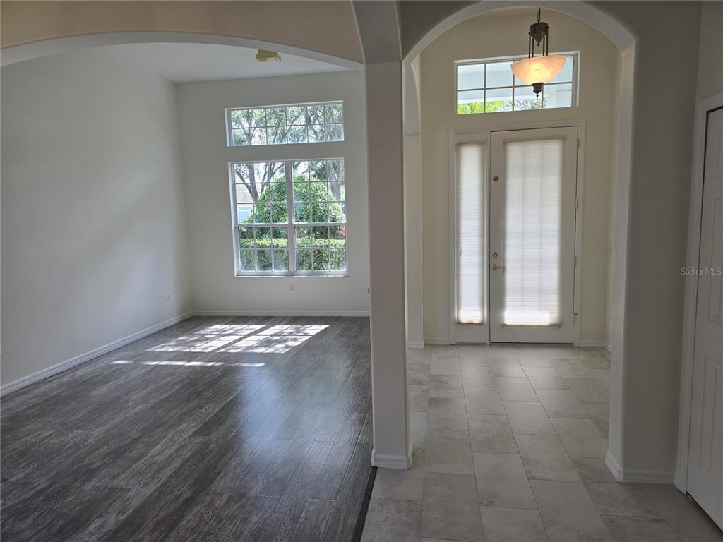 8427 Sailing Loop Lakewood Ranch, FL 34202 - Photo 3 of 44