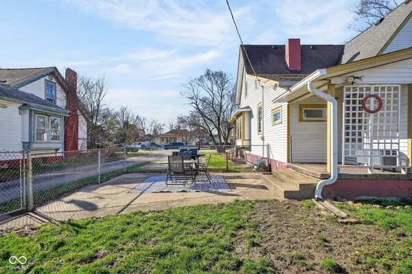 $285,000 | 168 West Broadway Street, Shelbyville, IN 46176