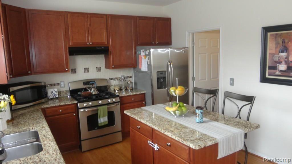 3310 Fantail Drive Rochester, MI 48309 - Photo 5 of 54 DSC03467.jpg