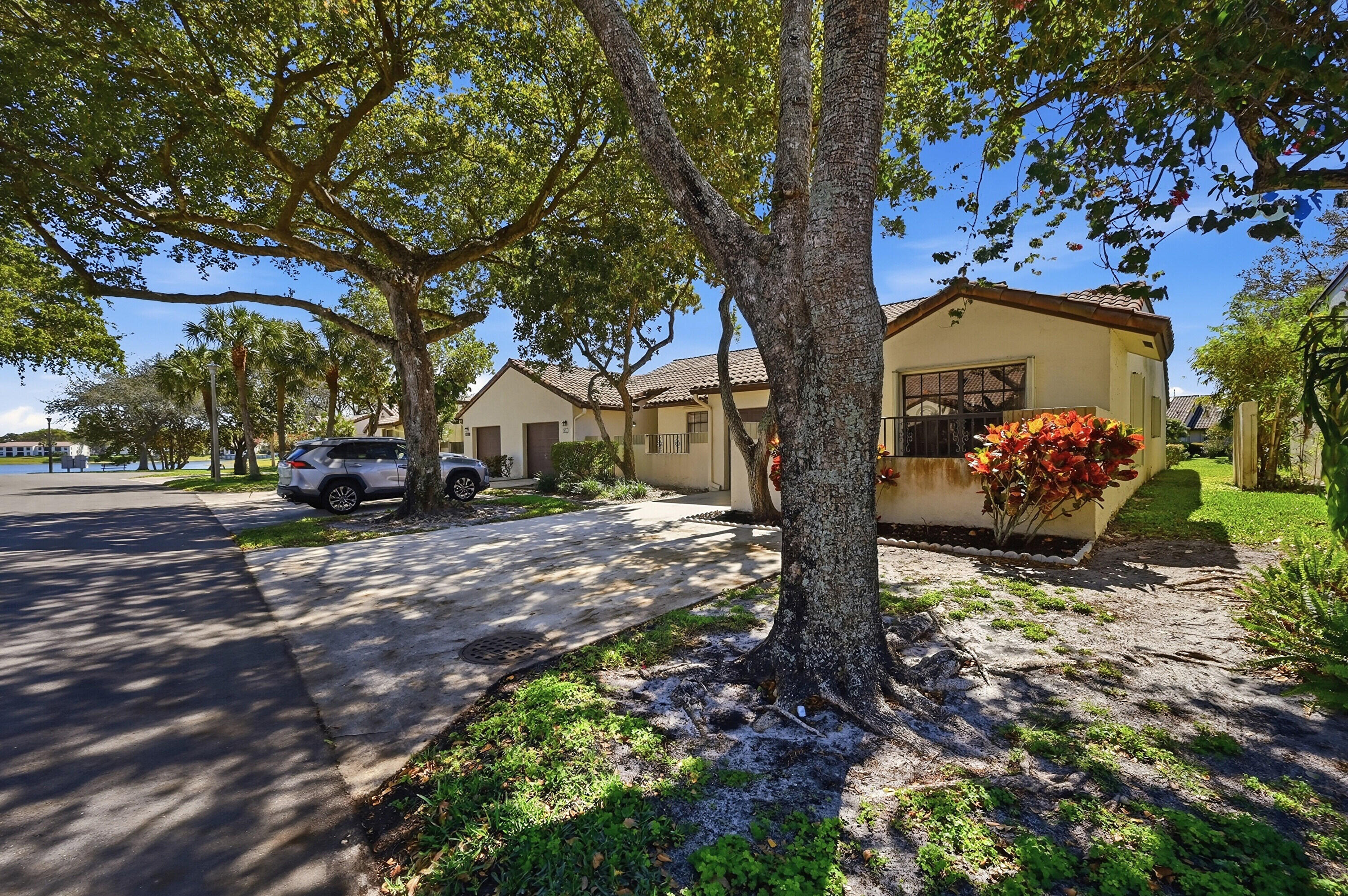440 Ashwood Place Boca Raton, FL 33431 - Photo 2 of 32