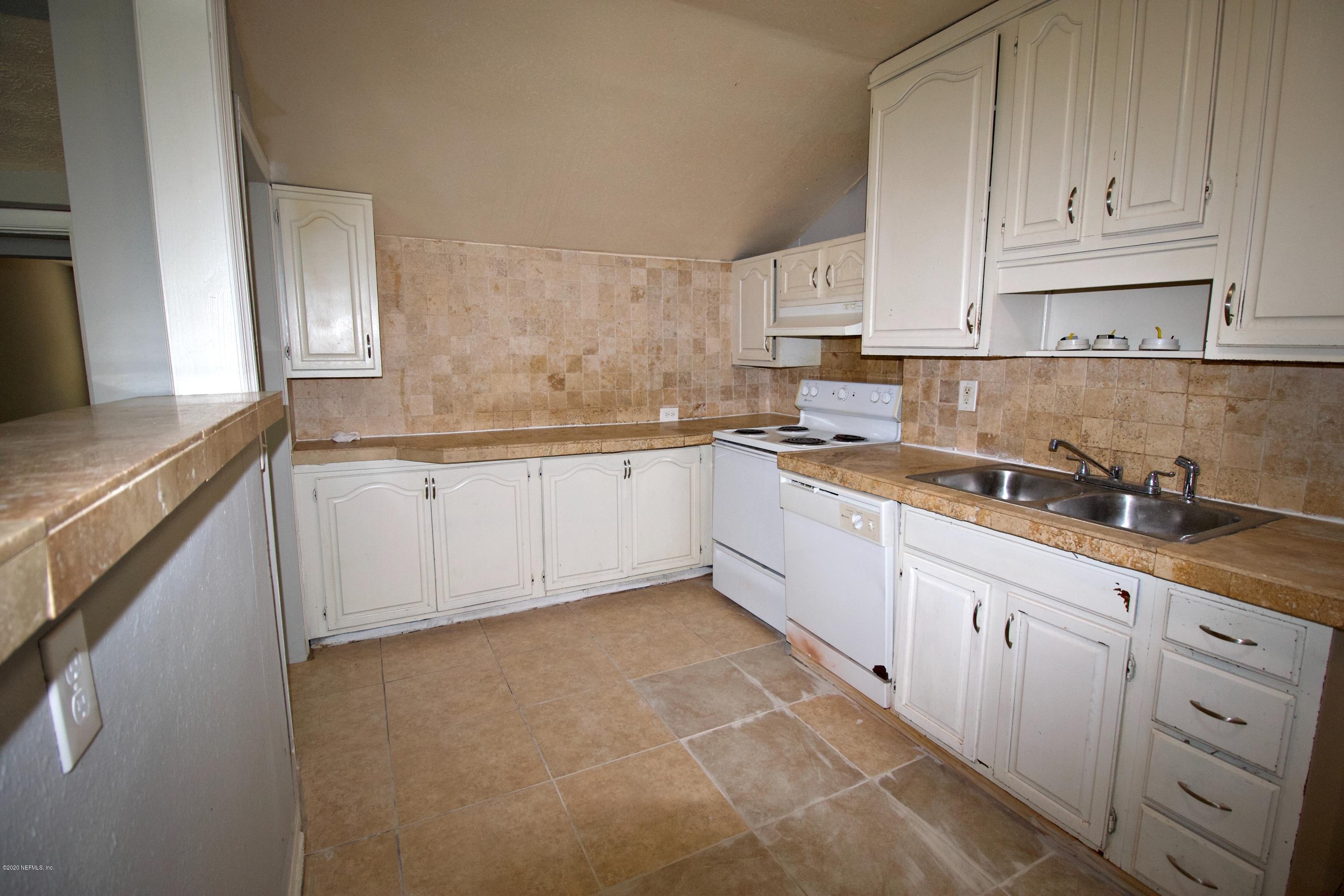 9760 Kline Road Jacksonville, FL 32246 - Photo 8 of 22 Kitchen