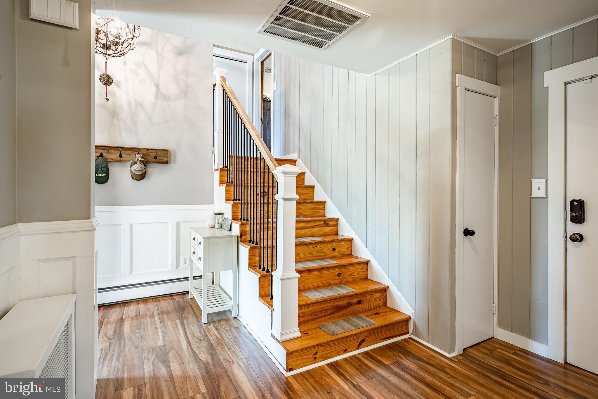 33 Little Road Perkiomenville, PA 18074 - Photo 5 of 52 Foyer
