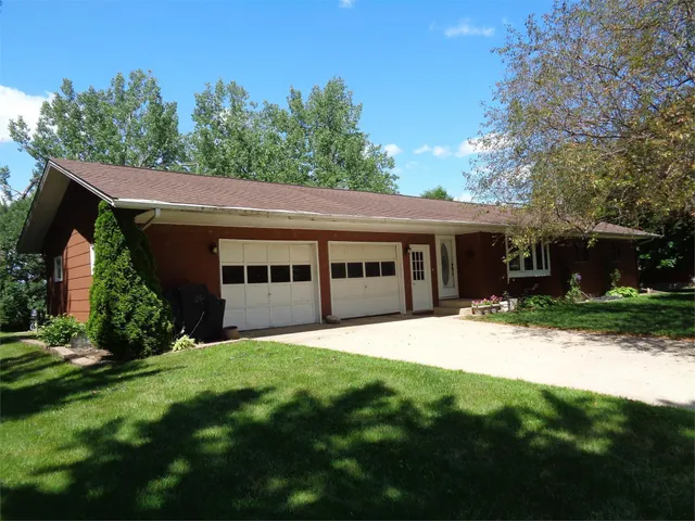 $284,500 | 6 Lakeview Drive, Fulda, MN 56131