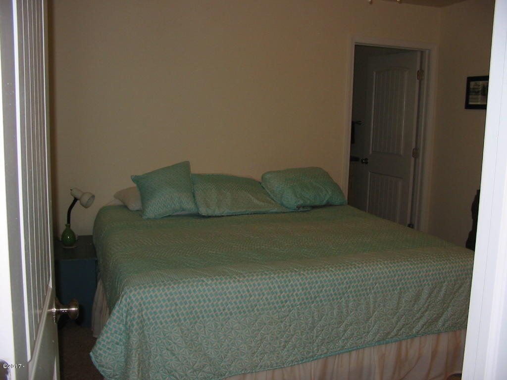 47840 Hawk Street Neskowin, OR 97149 - Photo 13 of 20 Master Suite