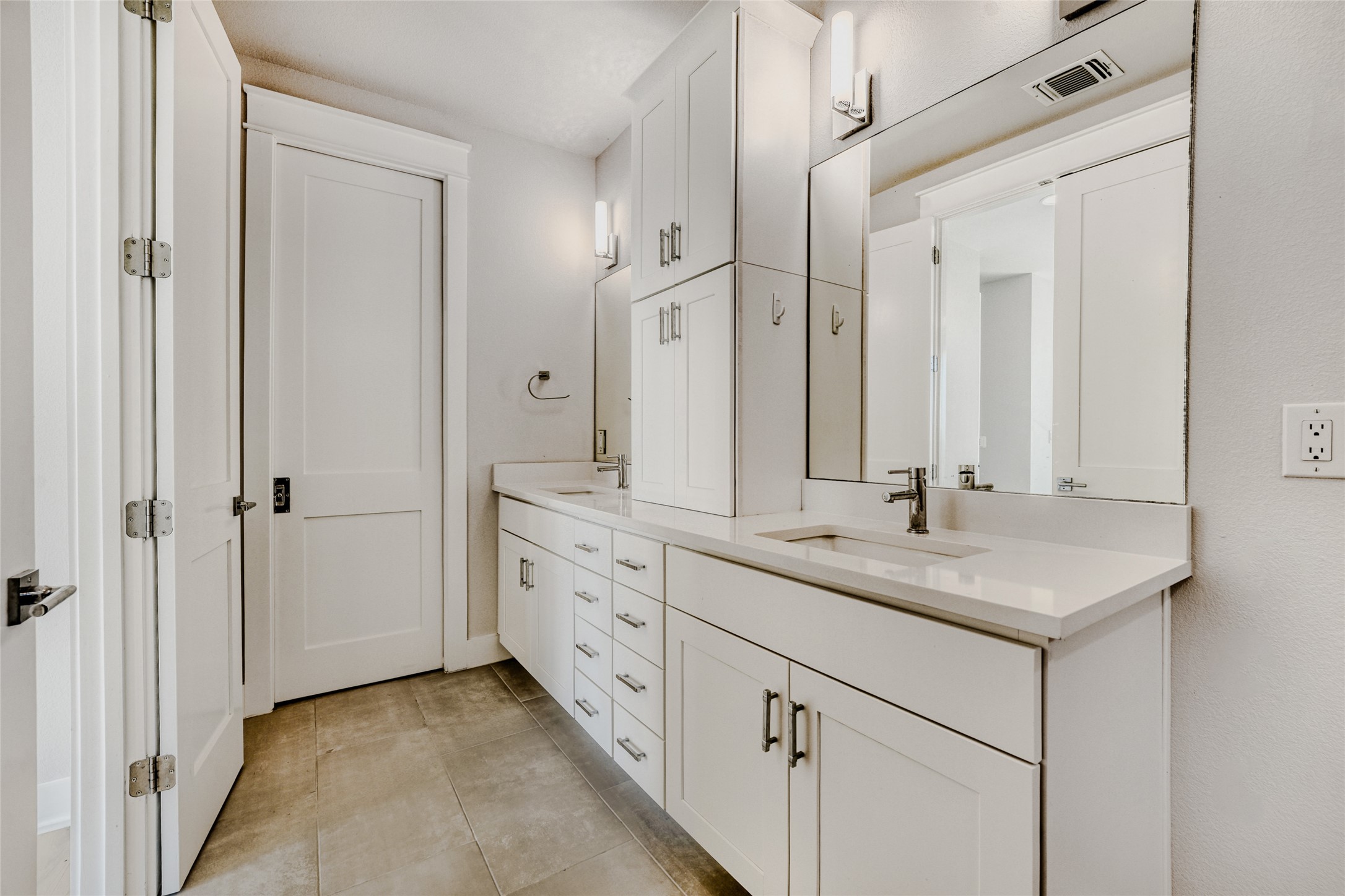 5002 Pecan Springs Road, Unit 6 Austin, TX 78723 - Photo 25 of 29 a bathroom with double sink and a mirror