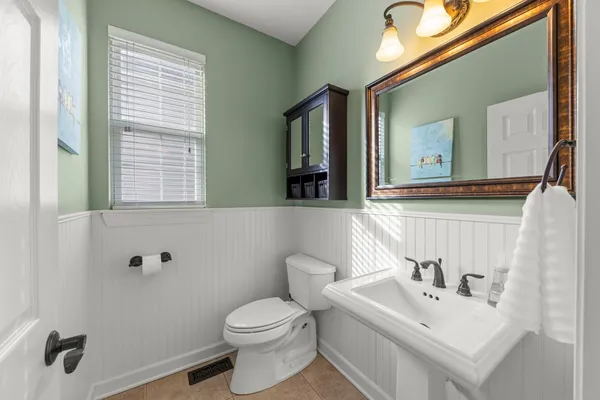 $635,000 | 621 Western Drive, North Aurora, IL 60542