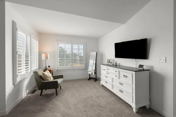 $635,000 | 621 Western Drive, North Aurora, IL 60542