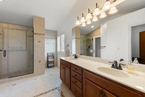 $635,000 | 621 Western Drive, North Aurora, IL 60542