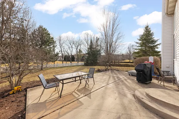 $635,000 | 621 Western Drive, North Aurora, IL 60542