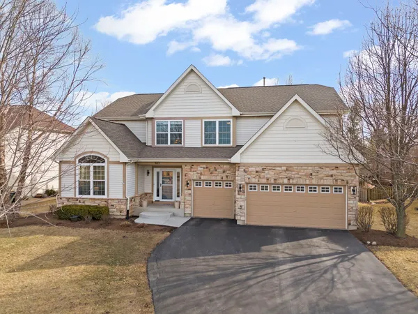 $635,000 | 621 Western Drive, North Aurora, IL 60542