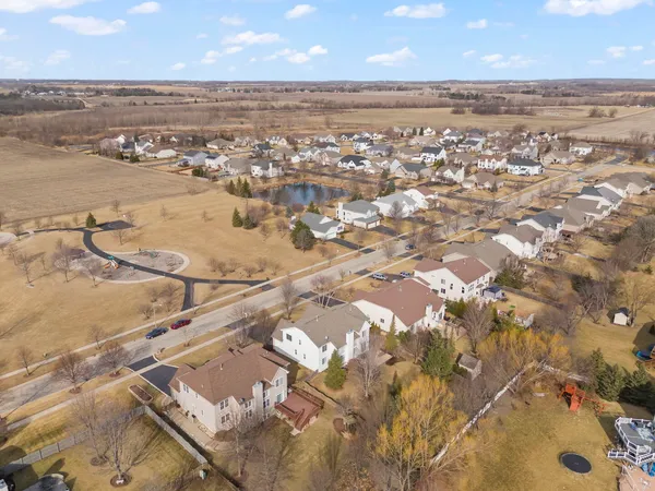 $635,000 | 621 Western Drive, North Aurora, IL 60542