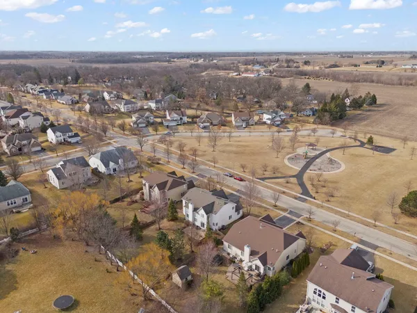 $635,000 | 621 Western Drive, North Aurora, IL 60542