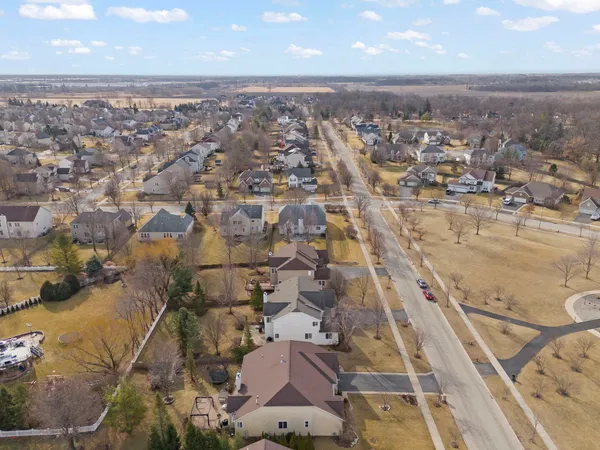 $635,000 | 621 Western Drive, North Aurora, IL 60542